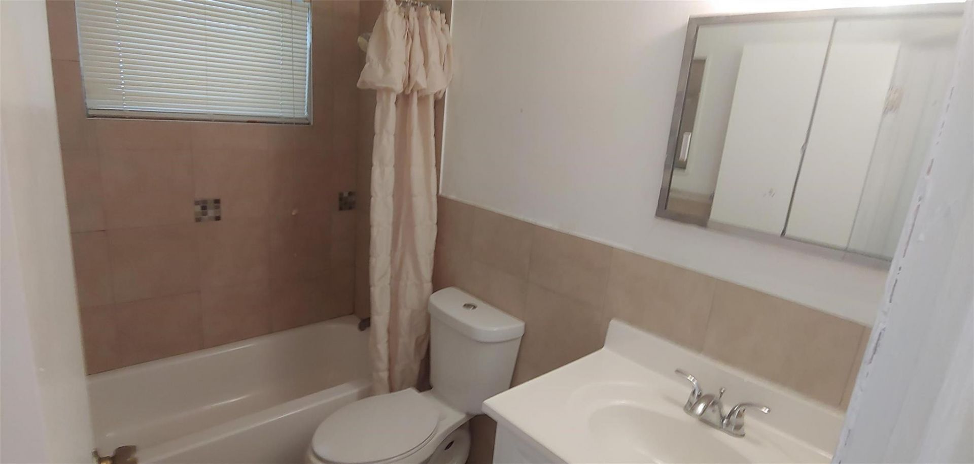 3860 NW 8th Place, Fort Lauderdale, FL 33311 Photo