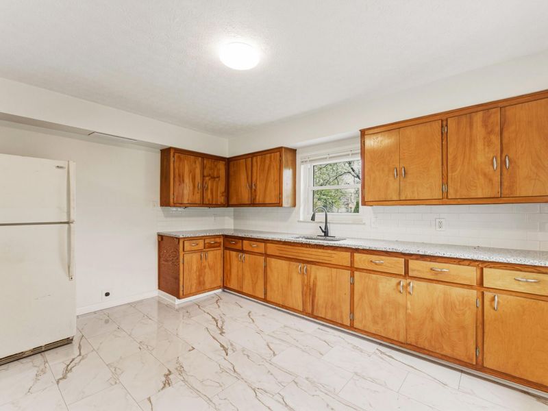 1887 E Cooke Road, Unit A, Columbus, OH 43224 Photo 8