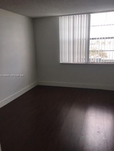 486 NW 165th St Rd , Unit B-405, Miami, FL 33169 Photo