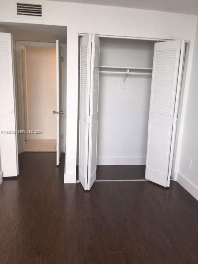 486 NW 165th St Rd , Unit B-405, Miami, FL 33169 Photo