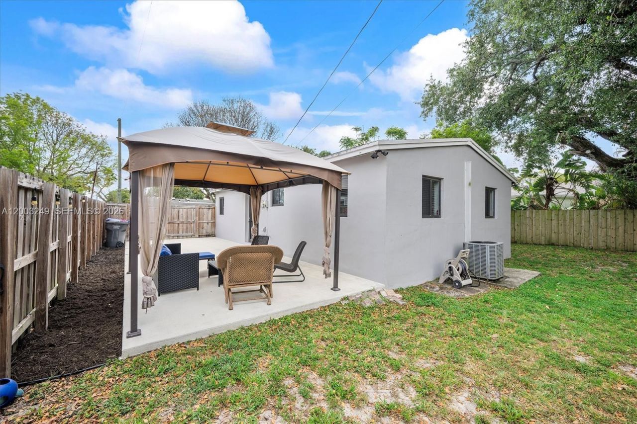 1530 N 69th Way , Hollywood, FL 33024 Photo