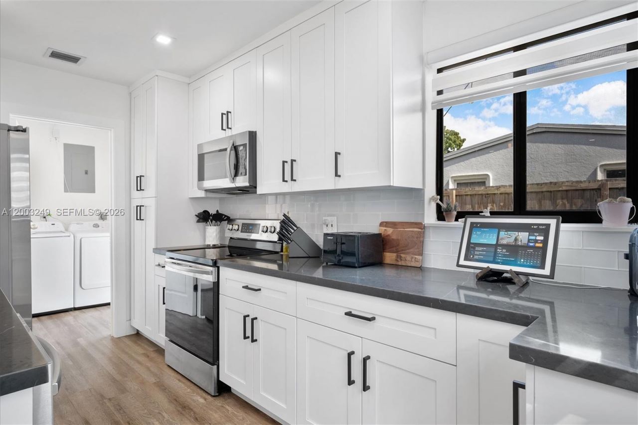 1530 N 69th Way , Hollywood, FL 33024 Photo
