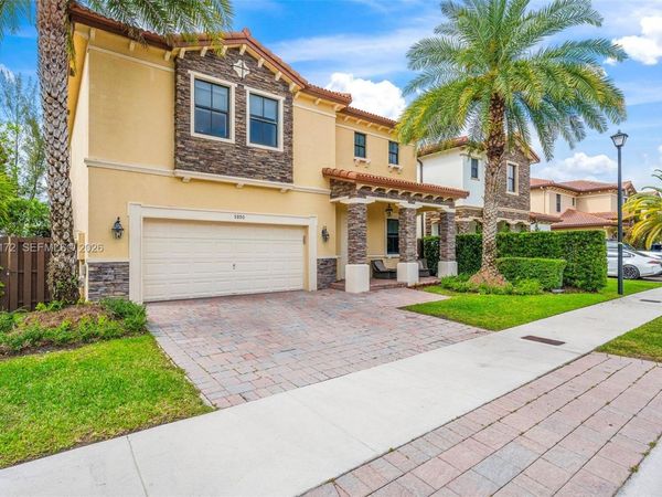 9890 NW 86th Ter , Doral, FL 33178