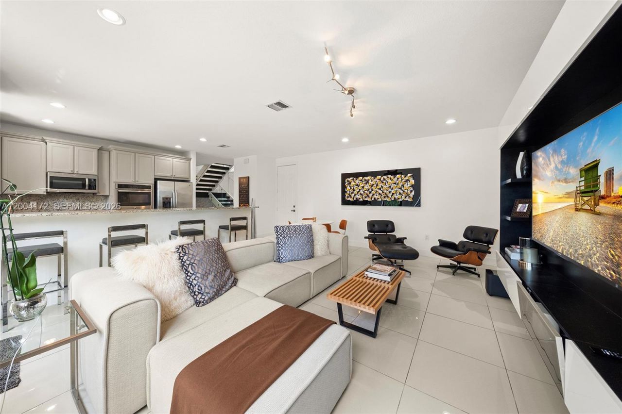 9890 NW 86th Ter, Doral, FL 33178 Photo