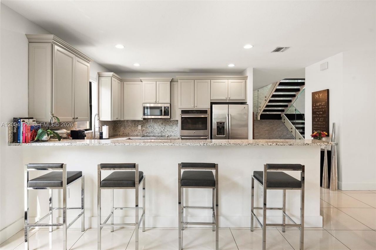 9890 NW 86th Ter, Doral, FL 33178 Photo