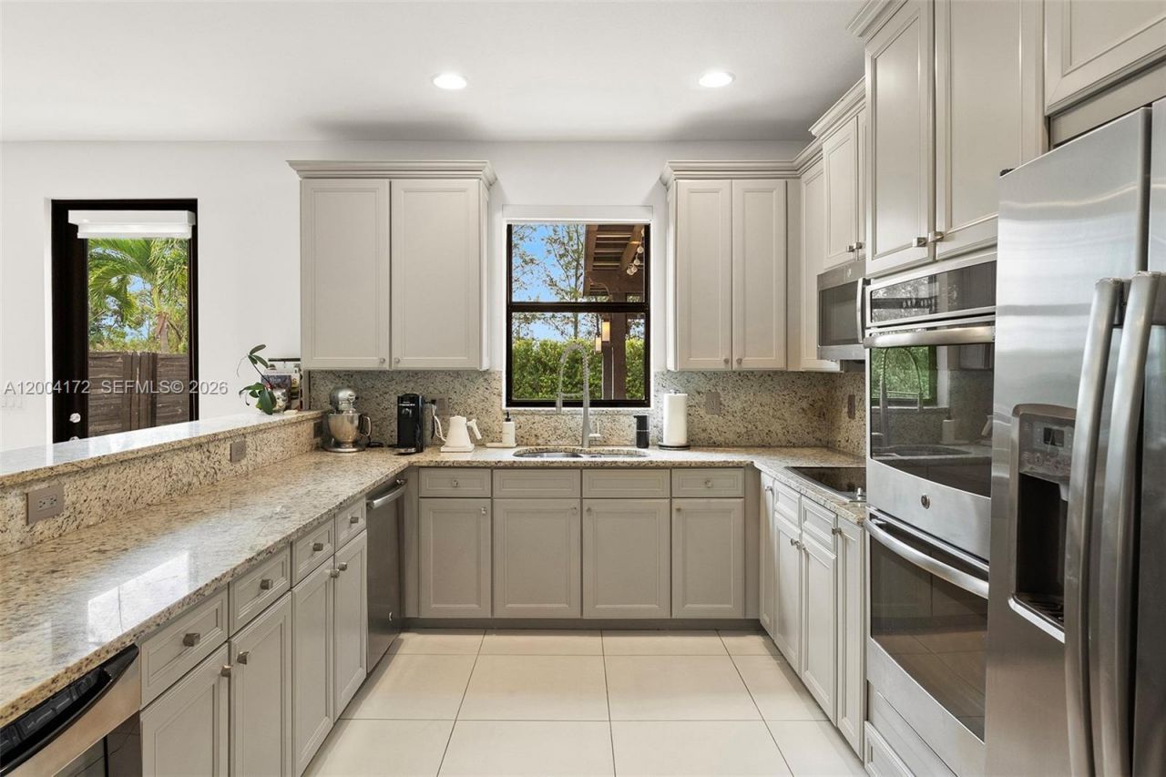 9890 NW 86th Ter, Doral, FL 33178 Photo