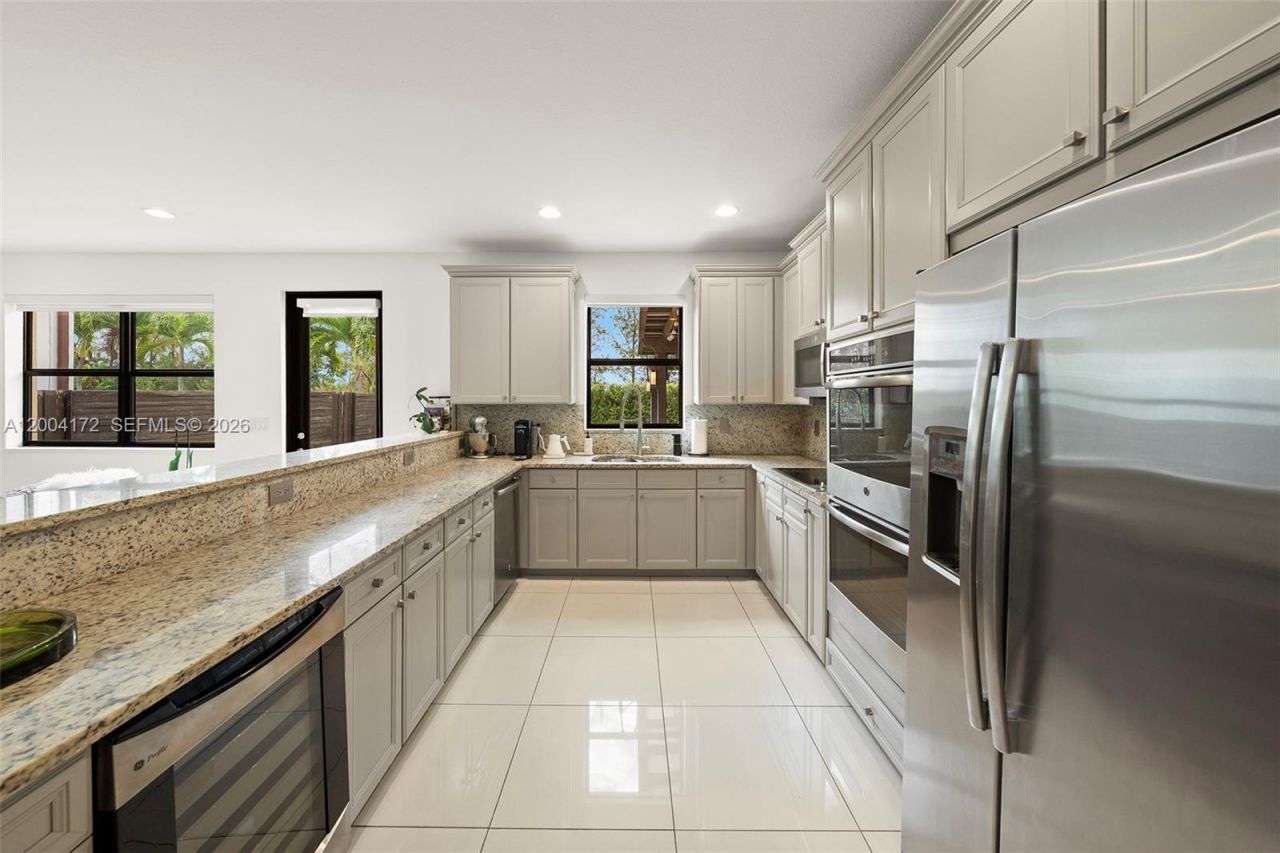9890 NW 86th Ter, Doral, FL 33178 Photo