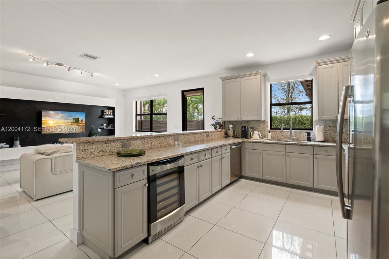 9890 NW 86th Ter, Doral, FL 33178 Photo