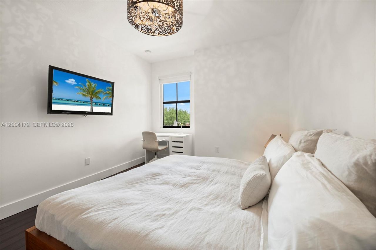 9890 NW 86th Ter, Doral, FL 33178 Photo