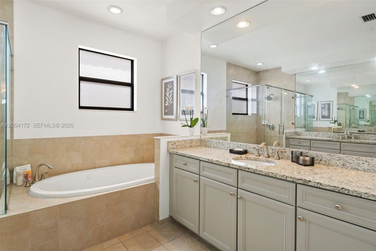 9890 NW 86th Ter, Doral, FL 33178 Photo