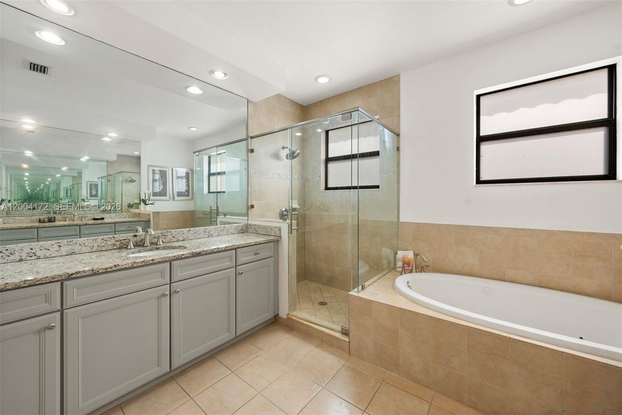 9890 NW 86th Ter, Doral, FL 33178 Photo