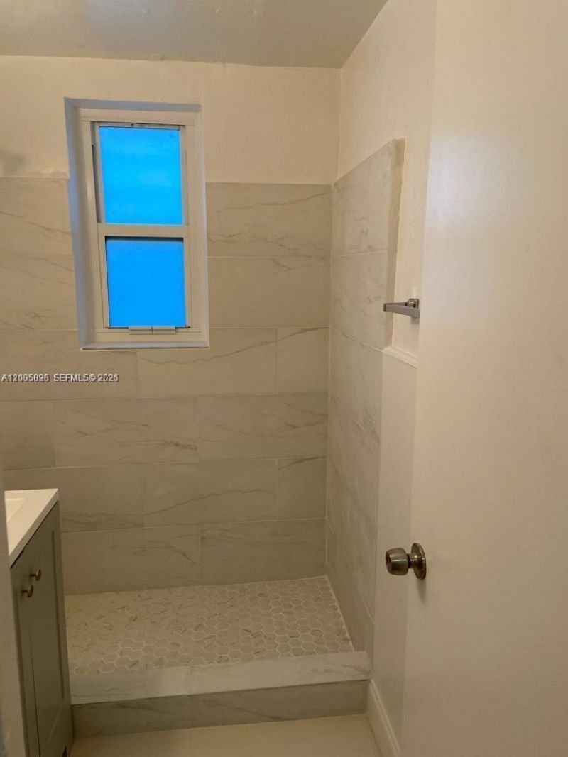 1995 Marseille Dr , Unit 5, Miami Beach, FL 33141 Photo