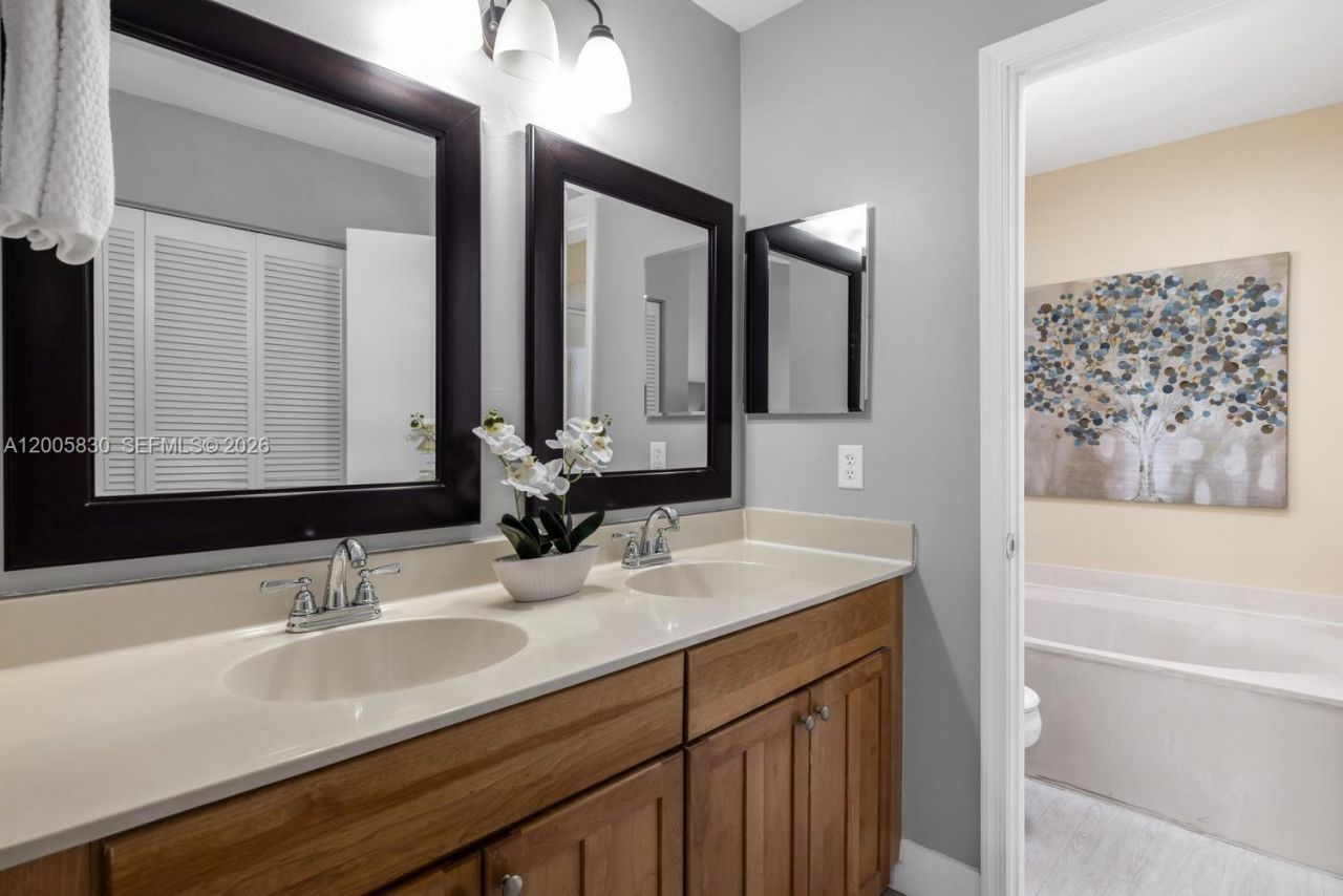 5861 S Sable Cir, Margate, FL 33063 Photo