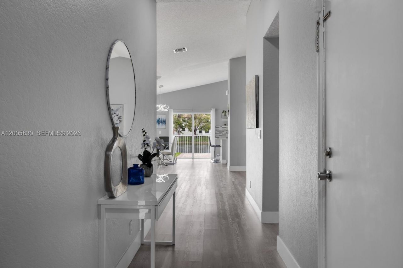 5861 S Sable Cir, Margate, FL 33063 Photo
