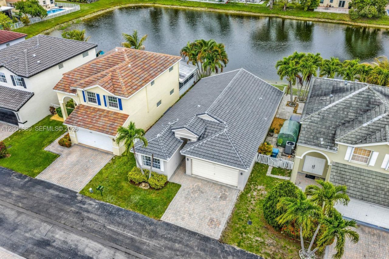 5861 S Sable Cir, Margate, FL 33063 Photo