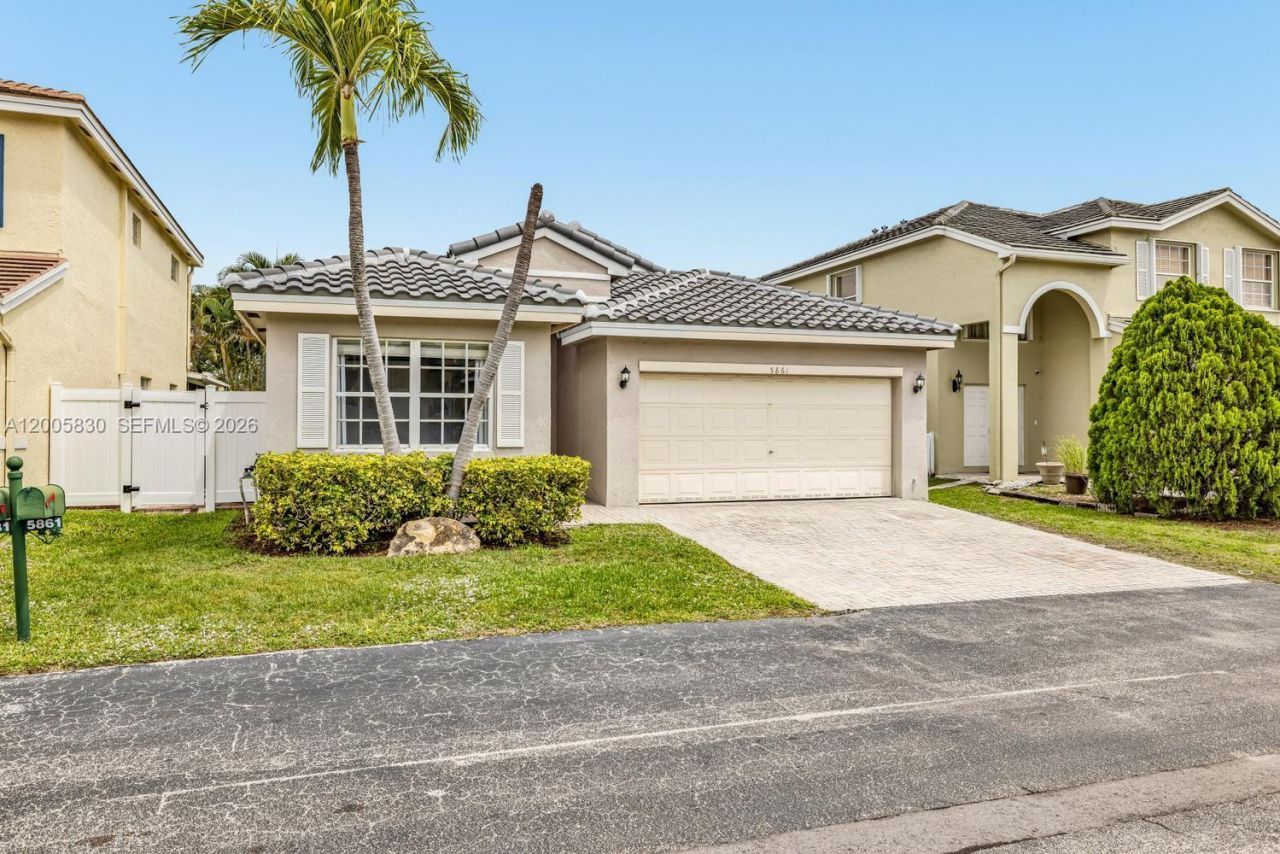 5861 S Sable Cir, Margate, FL 33063 Photo