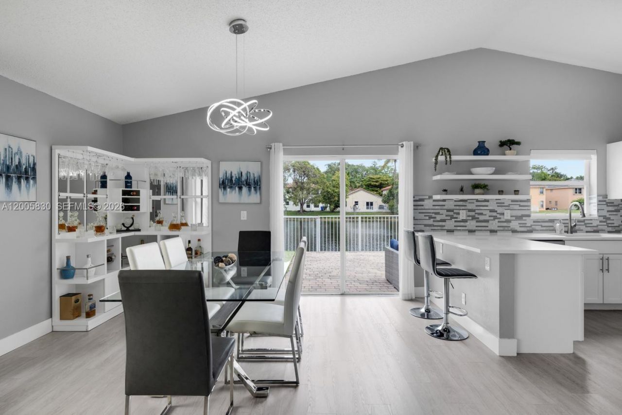5861 S Sable Cir, Margate, FL 33063 Photo
