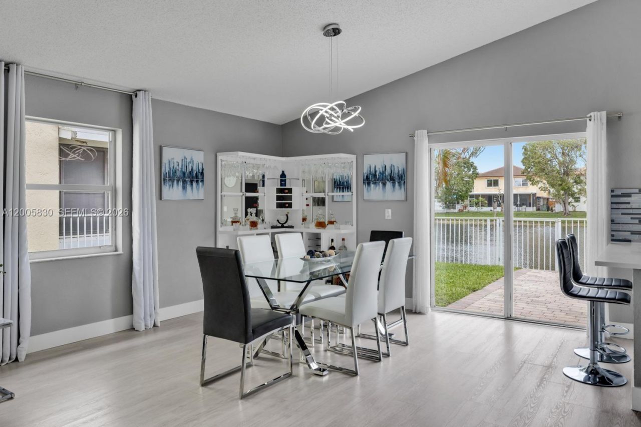 5861 S Sable Cir, Margate, FL 33063 Photo