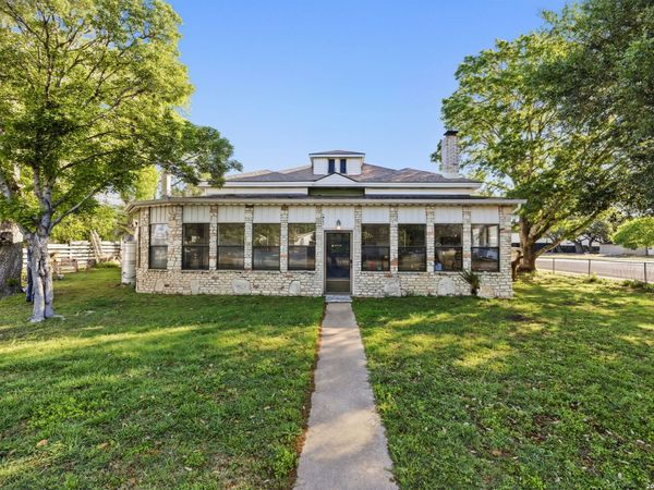 1028 Jefferson St, Kerrville, TX 78028