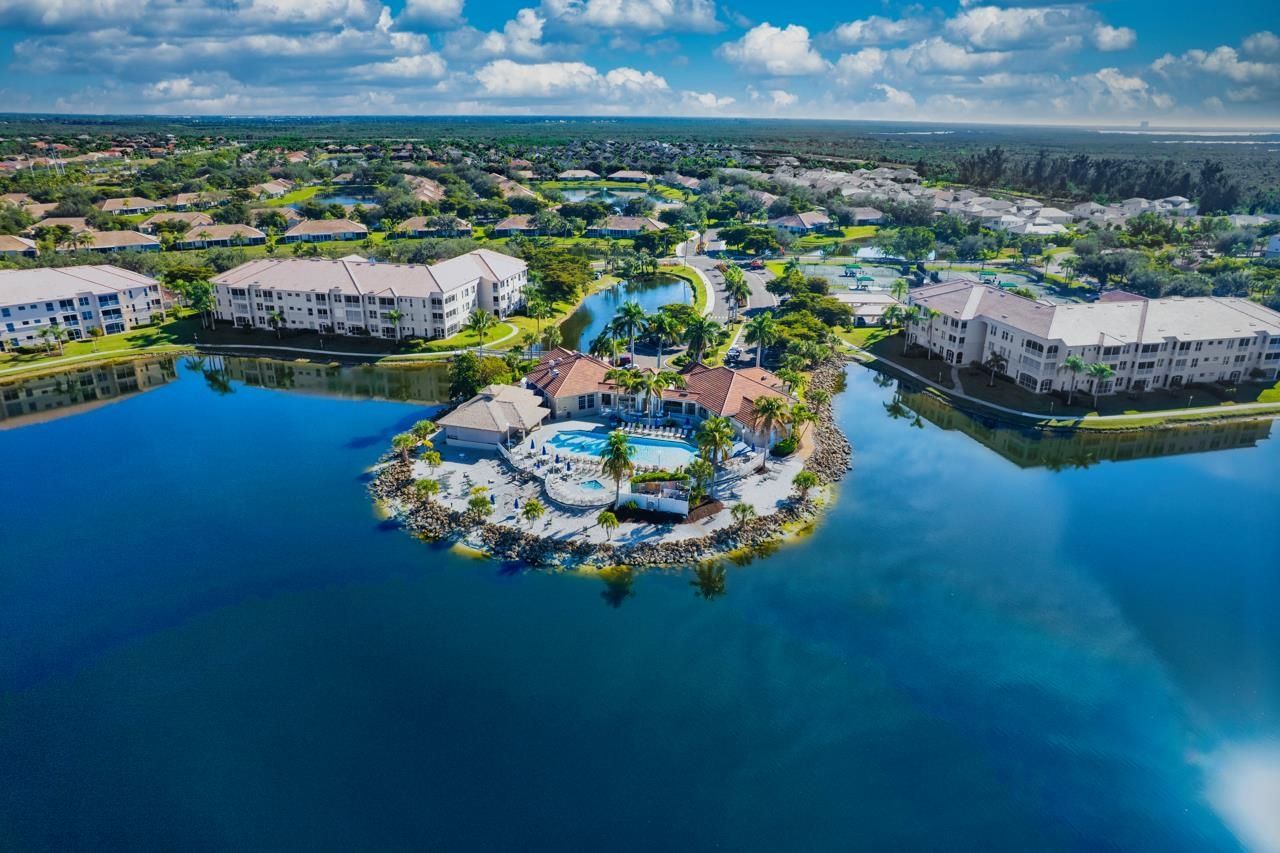 9270 Bayberry Bnd, Unit 202, Fort Myers, FL 33908 Photo