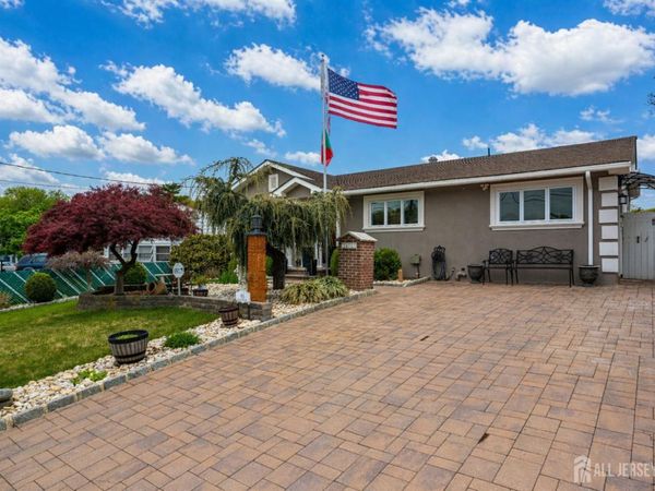 95 Pinetree Drive, Parlin, NJ 08859