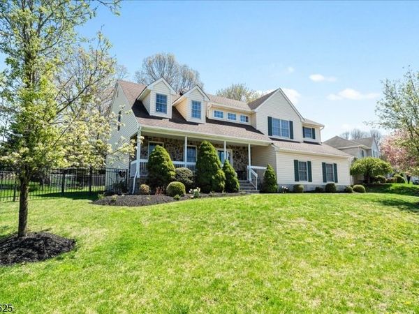 3 Magnolia Ct, Roxbury, NJ 07876