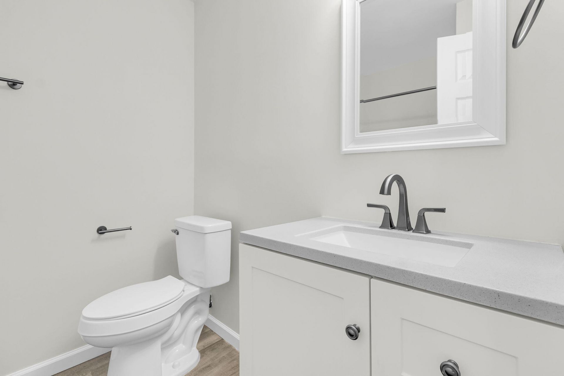 802 Royle Road Photo 14