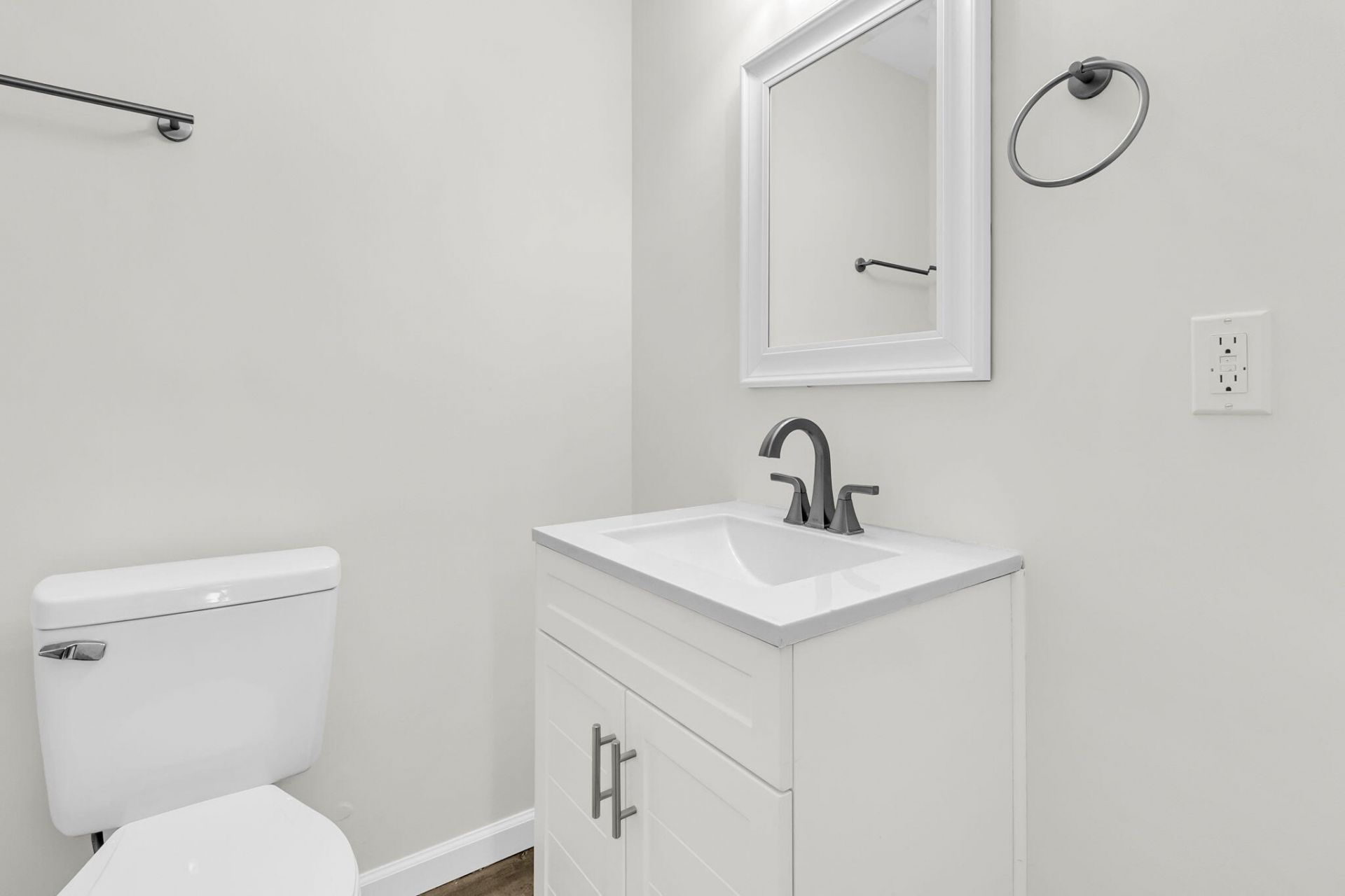 802 Royle Road Photo 19