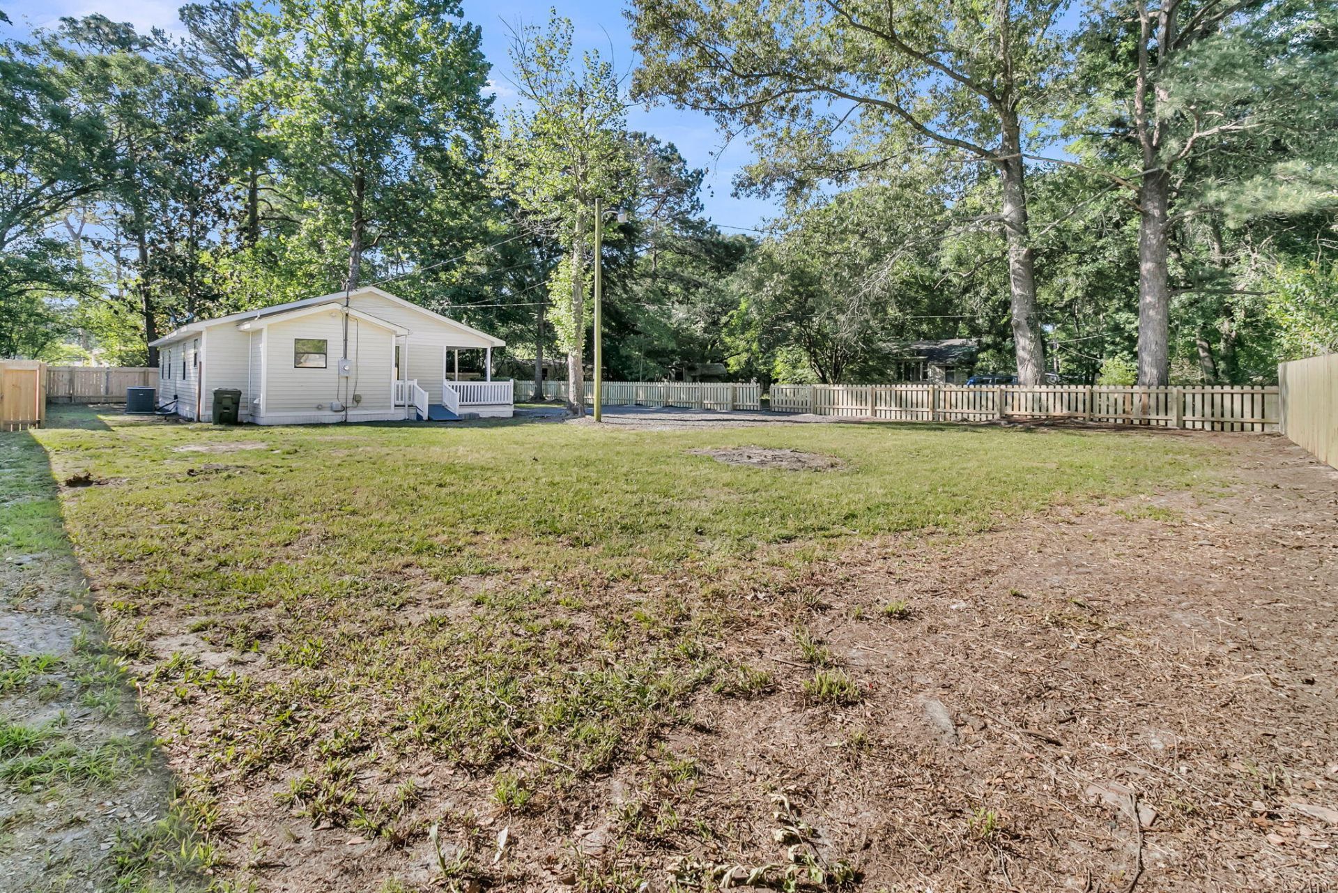 802 Royle Road Photo 30