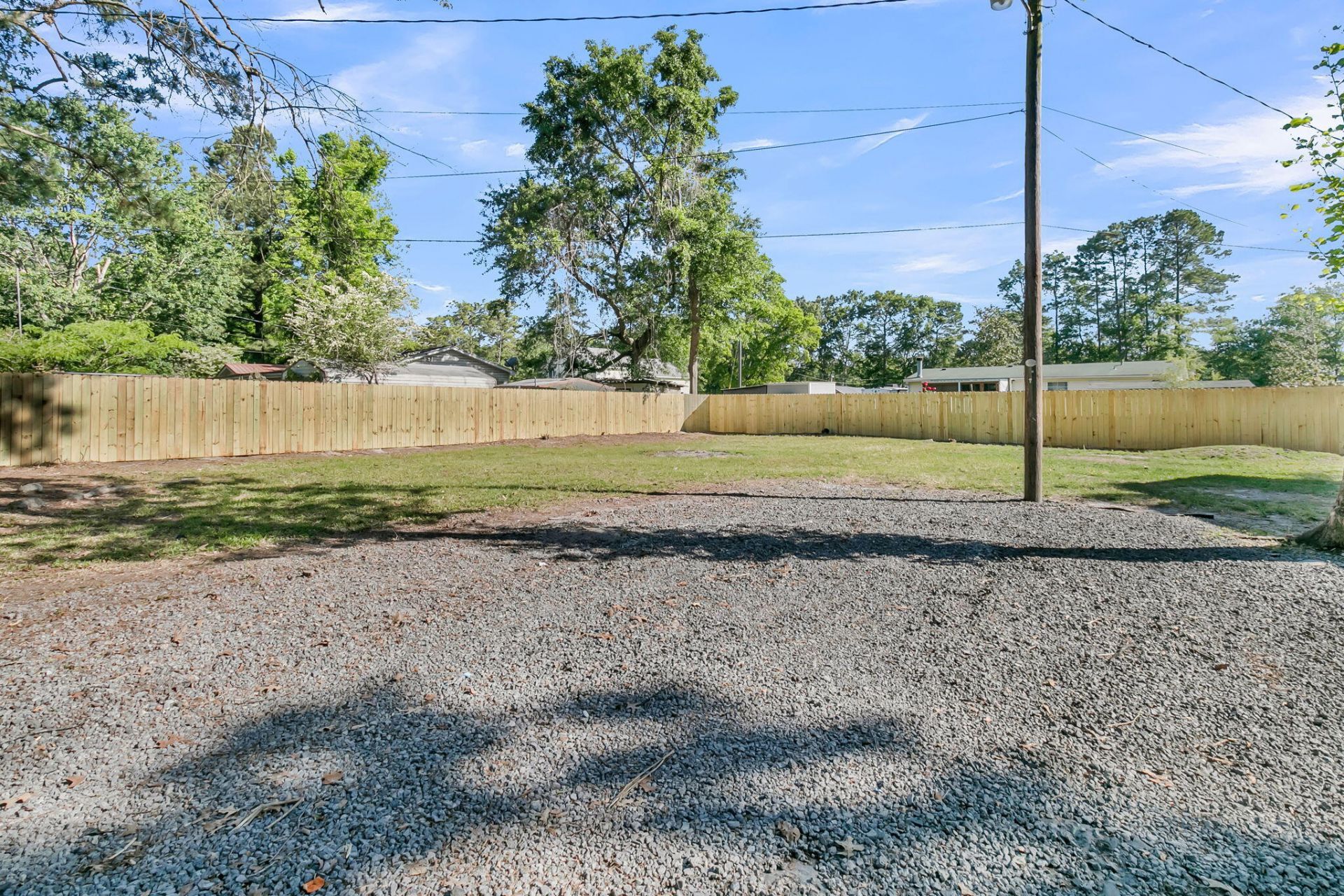 802 Royle Road Photo 32