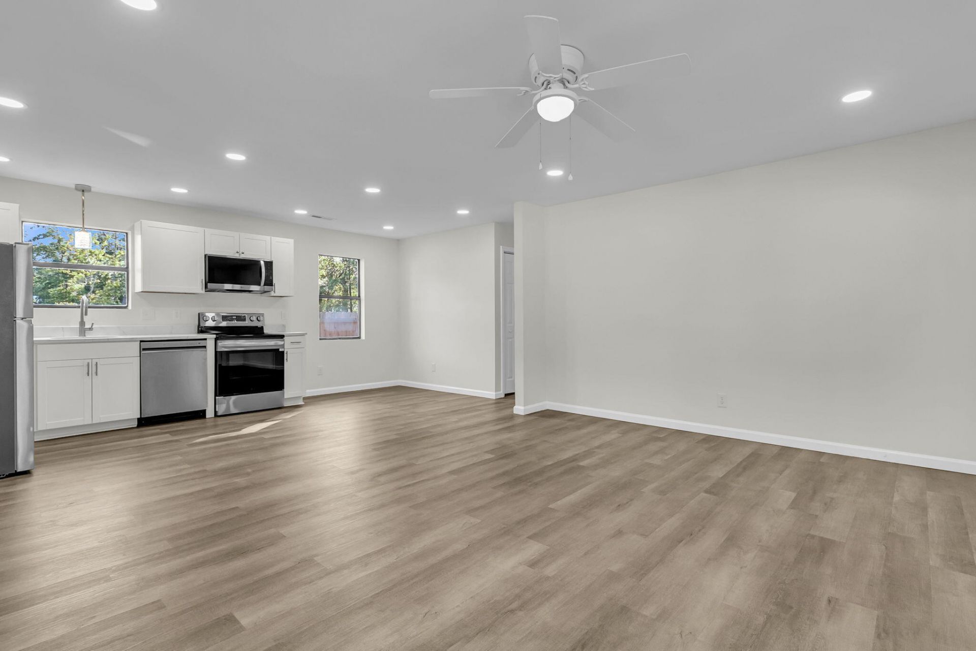 802 Royle Road Photo 4