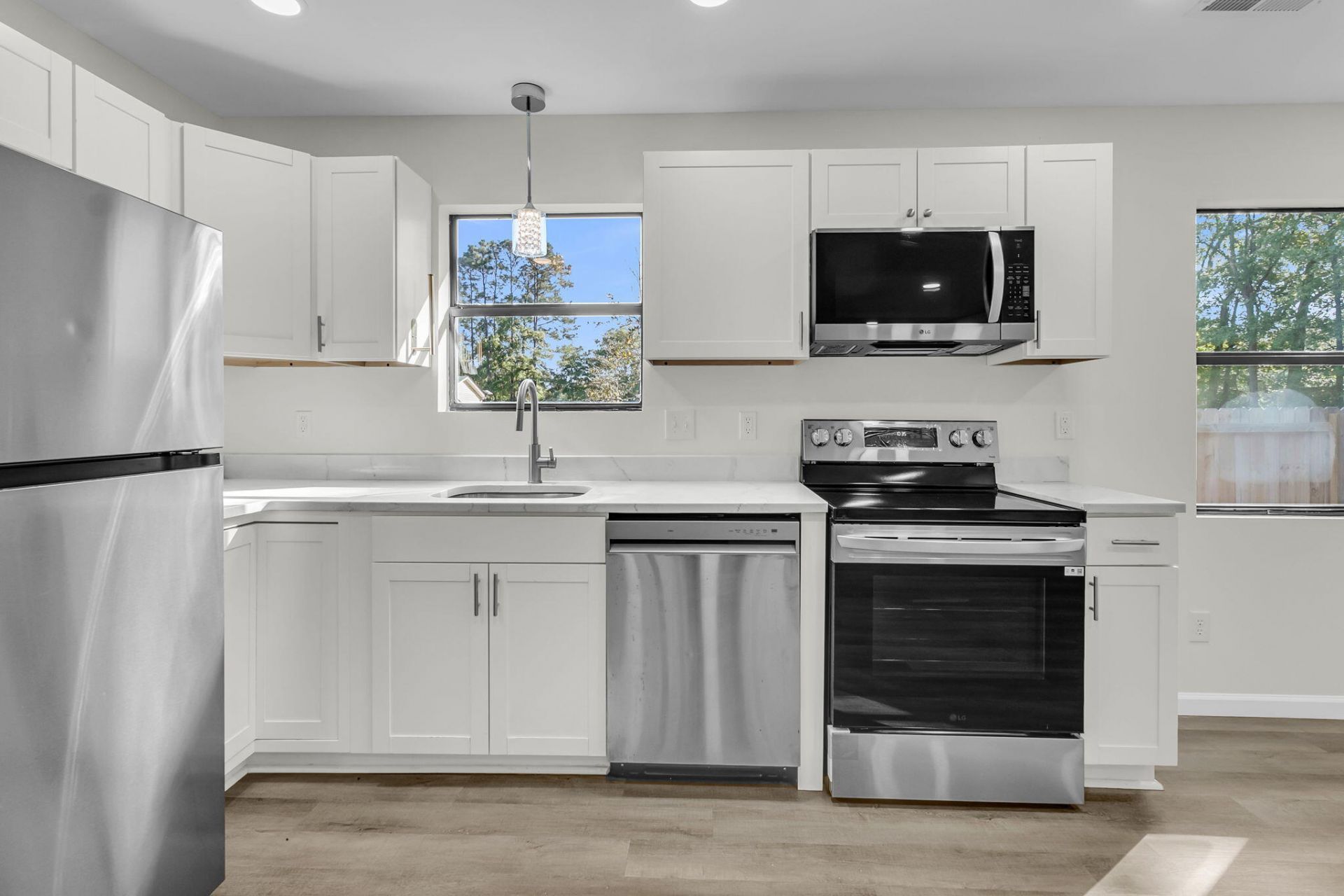 802 Royle Road Photo 6