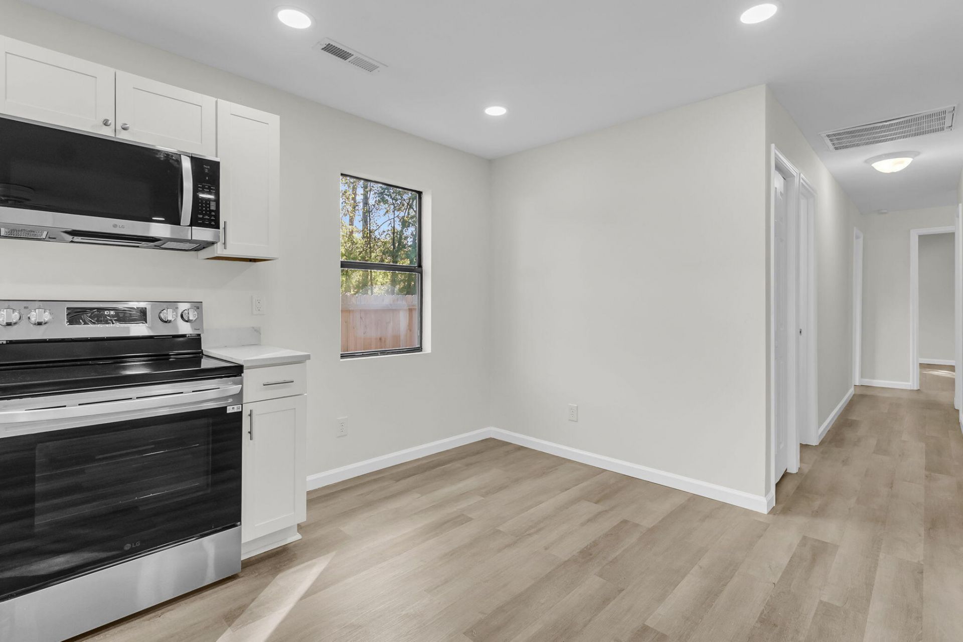 802 Royle Road Photo 7