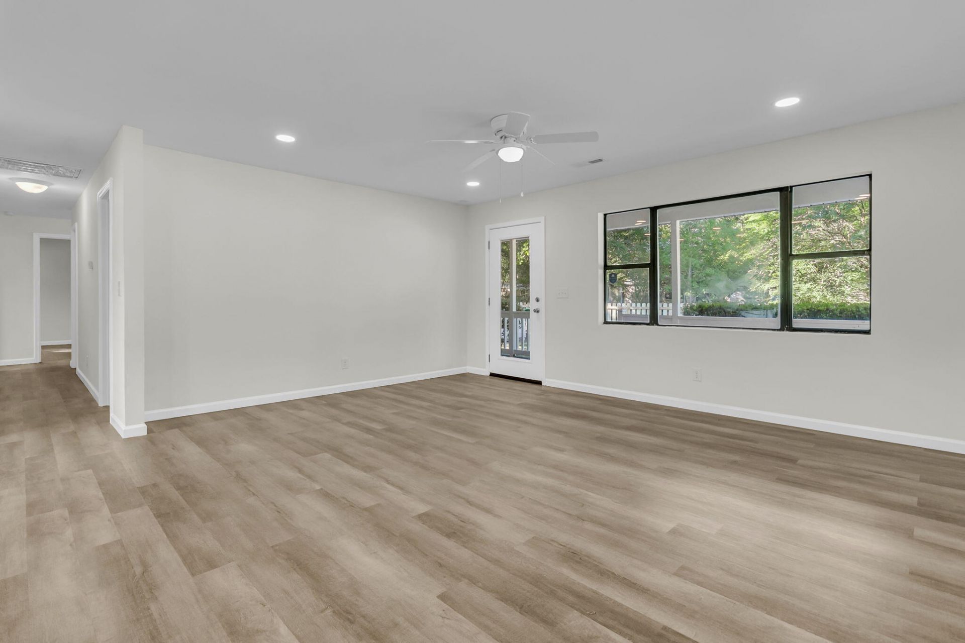 802 Royle Road Photo 9