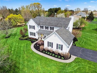 8 Wayshire Drive , Penfield, NY 14526