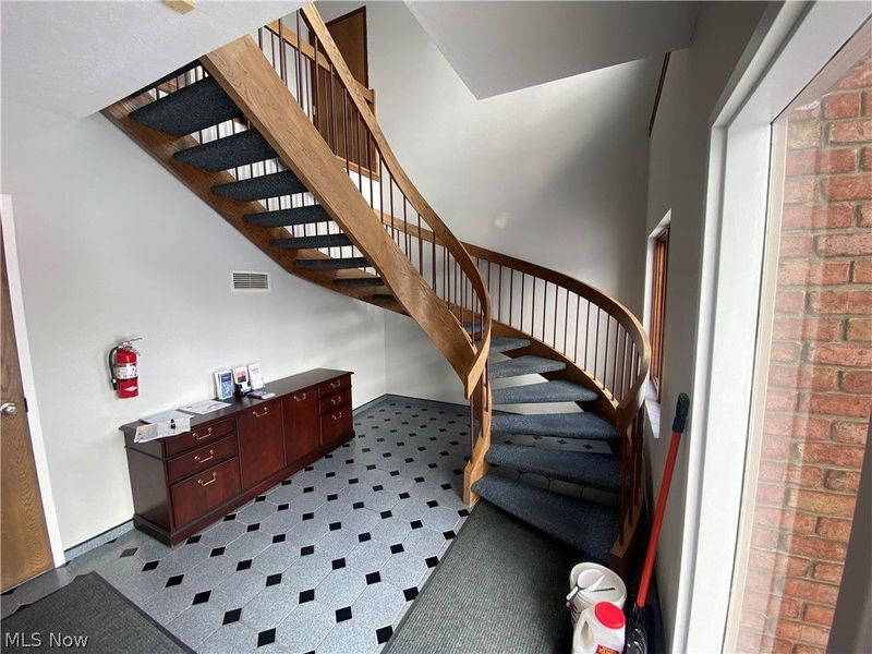 320 Orchardview Road, Seven Hills, OH 44131 Photo 2
