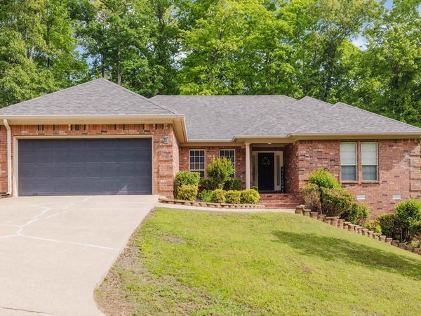 1202 Oxford Ave, Benton, AR 72019
