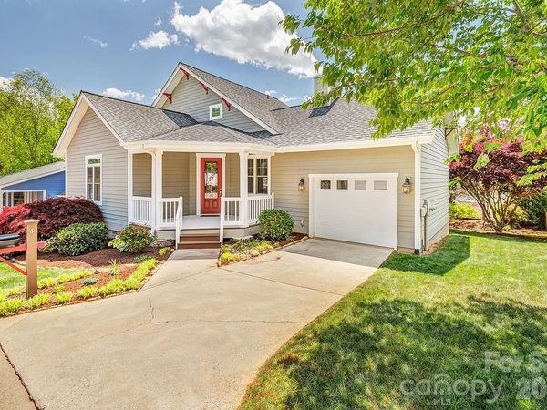 4 Olde Cottage Lane, Asheville, NC 28803