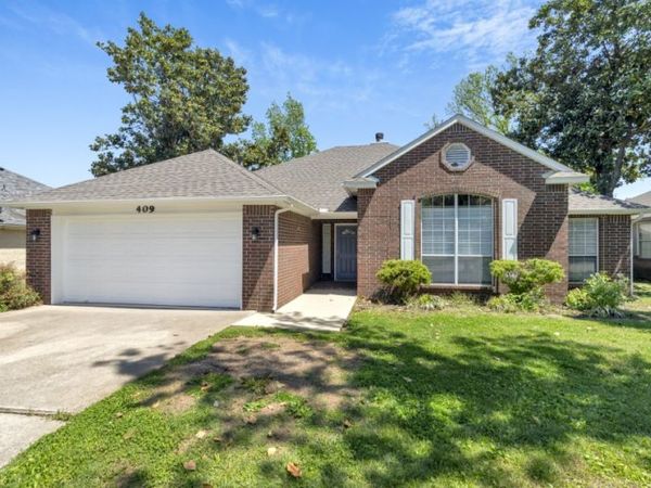 409 N 39th Place, Rogers, AR 72756