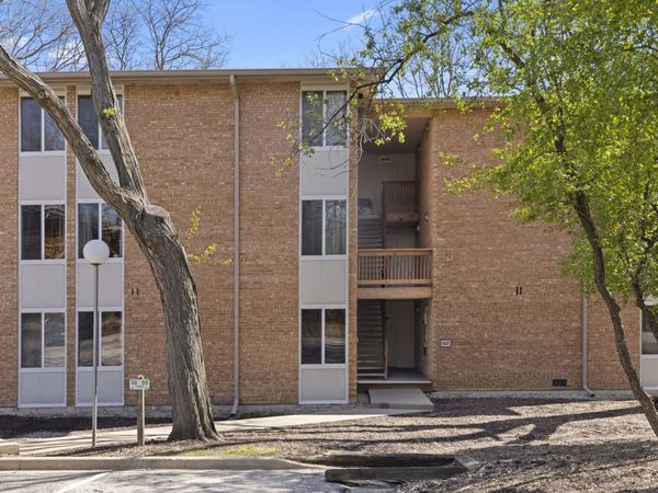 5821 Oakwood Drive , Unit A, Lisle, IL 60532