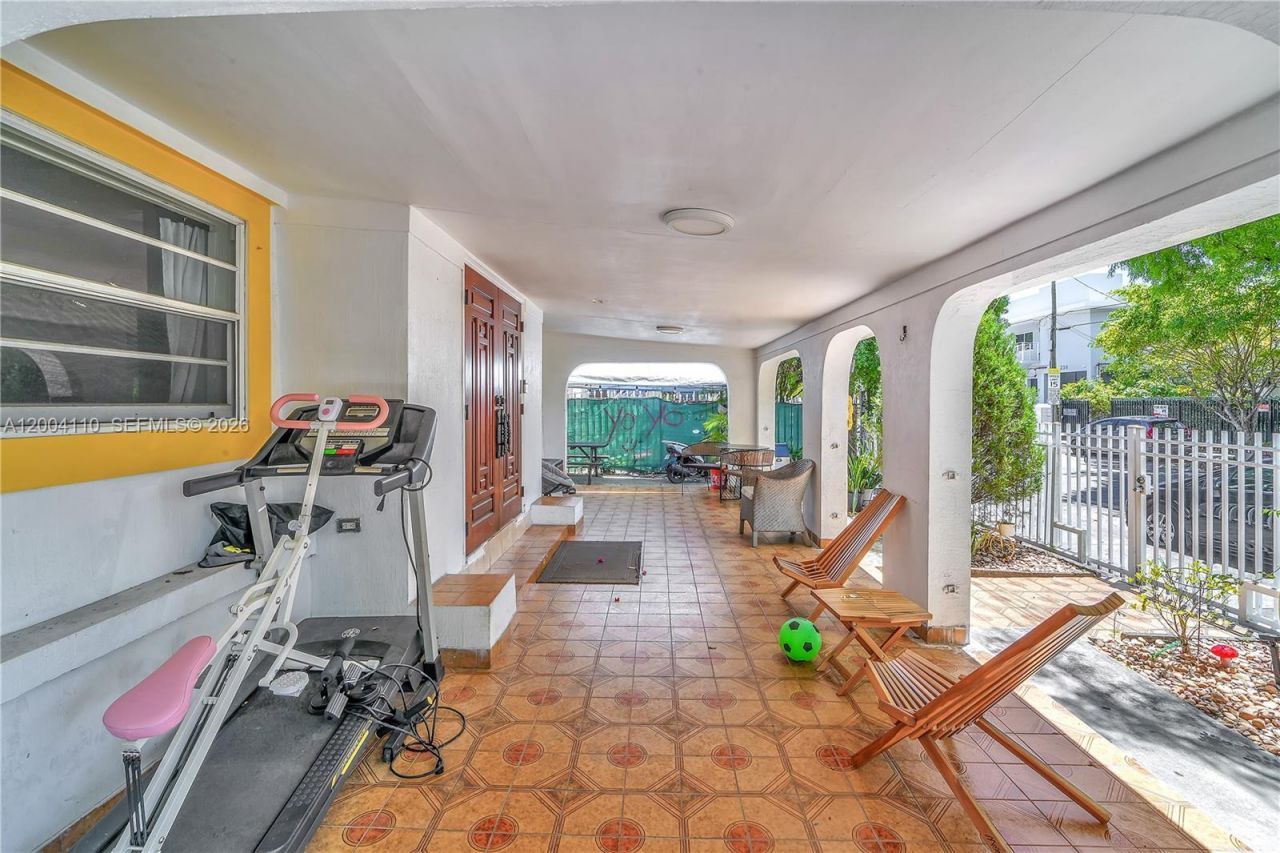219 SW 6th Ave, Miami, FL 33130 Photo