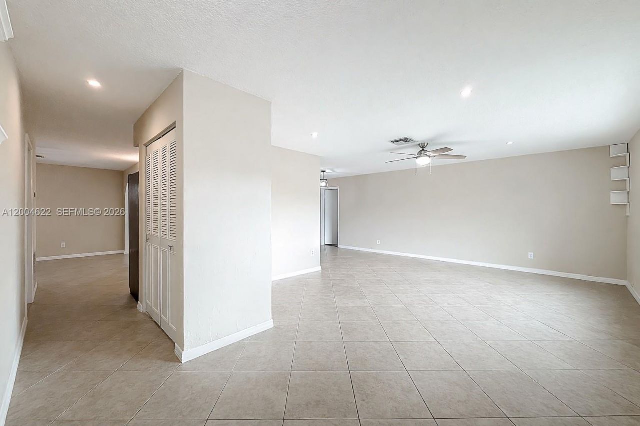 8102 NW 96th Ter, Tamarac, FL 33321 Photo