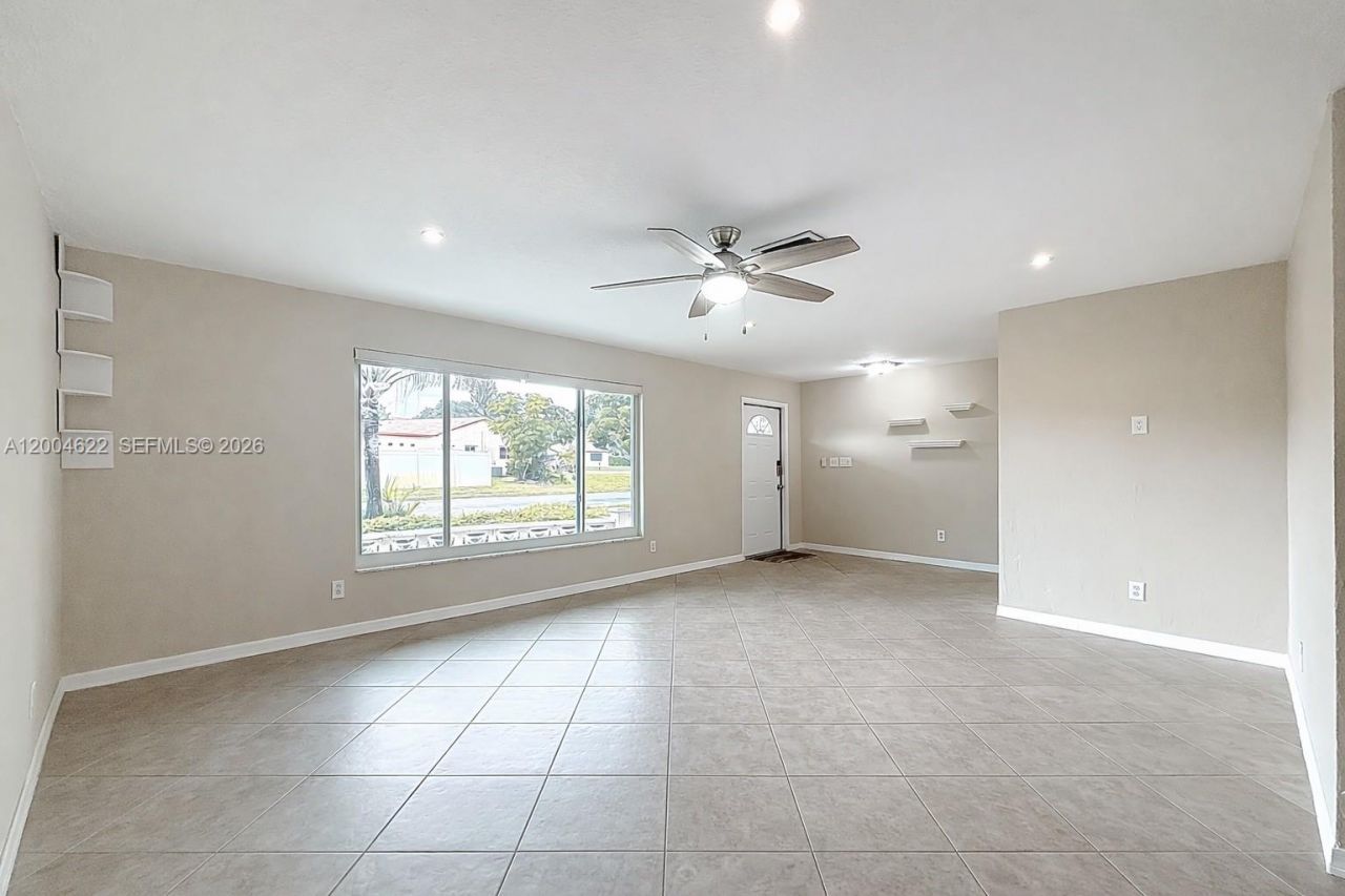 8102 NW 96th Ter, Tamarac, FL 33321 Photo