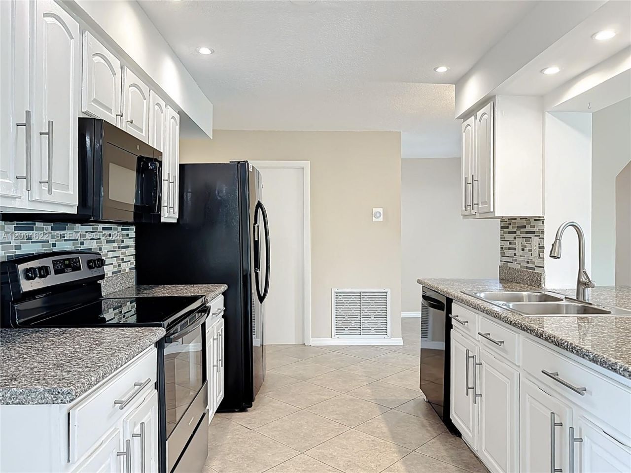 8102 NW 96th Ter, Tamarac, FL 33321 Photo