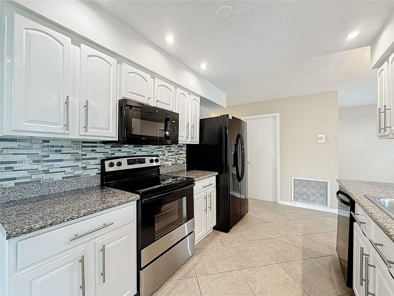8102 NW 96th Ter, Tamarac, FL 33321 Photo