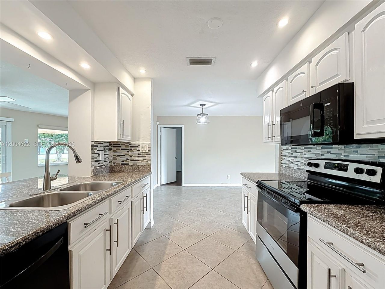 8102 NW 96th Ter, Tamarac, FL 33321 Photo
