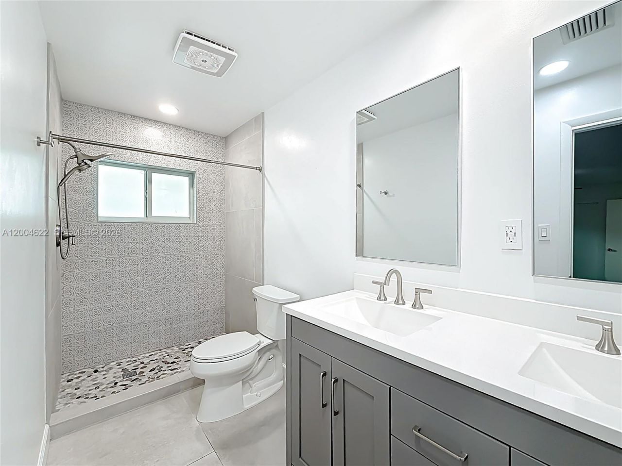 8102 NW 96th Ter, Tamarac, FL 33321 Photo