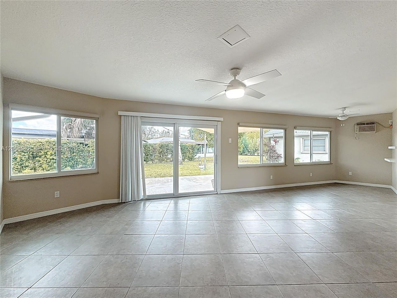 8102 NW 96th Ter, Tamarac, FL 33321 Photo