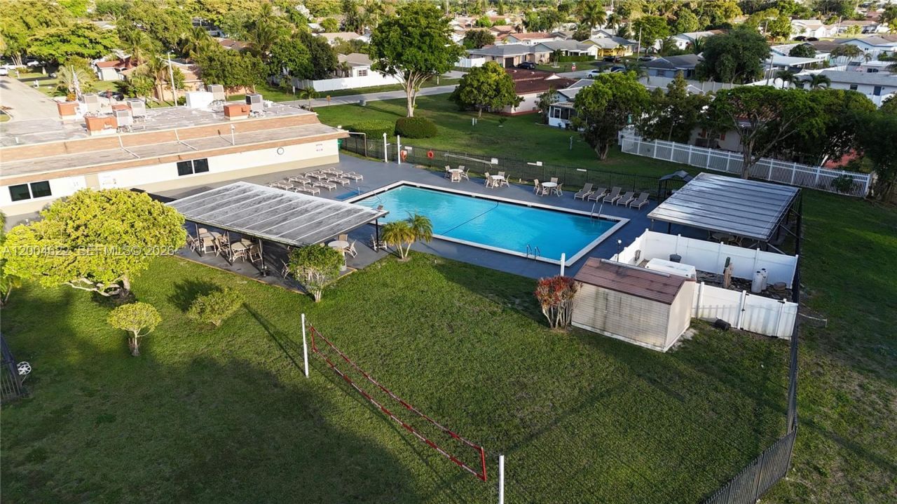 8102 NW 96th Ter, Tamarac, FL 33321 Photo