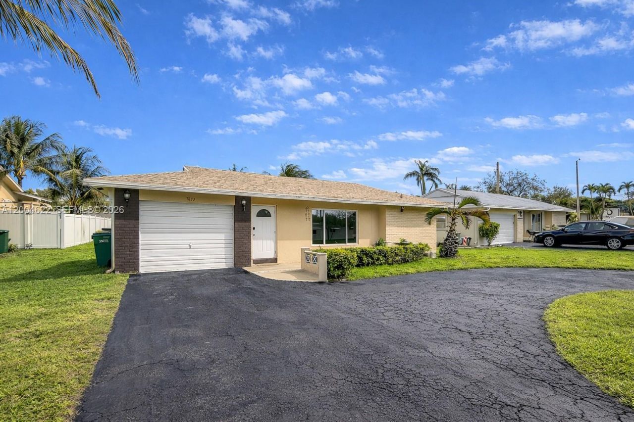8102 NW 96th Ter, Tamarac, FL 33321 Photo
